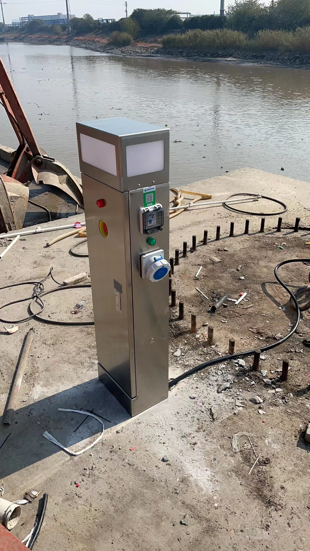 岸電技術：從傳統(tǒng)供電到智能岸電的轉型與挑戰(zhàn)